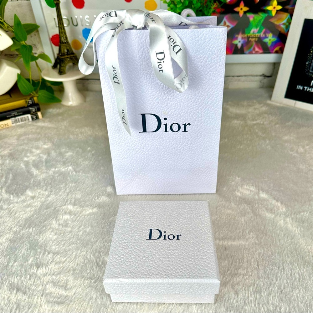 Dior box, bag and ribbon gift set! Beautiful for the perfect gift to giv…